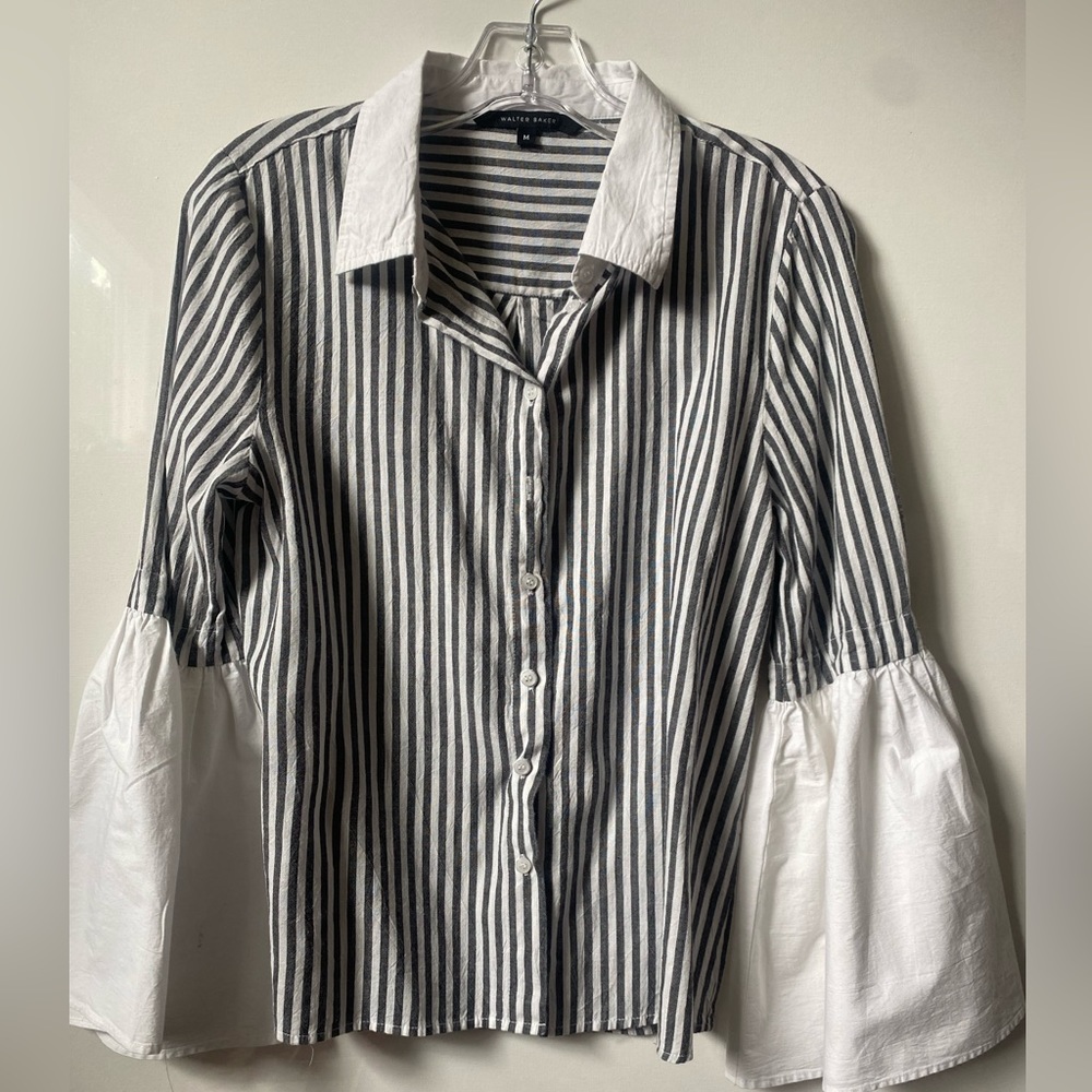 Walter Baker striped  white/grey top with extended bell sleeves. SzM